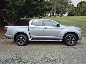 Auto usate completamente disponibili in magazzino: <span class=keywords><strong>Mazda</strong></span> BT-50 <span class=keywords><strong>B2500</strong></span> GTX D/C W/S 3.0DT pickup del 2022, pronta per la spedizione. - Product Image 1