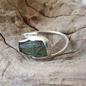 Anillo de moldavita cruda con moldavita natural, anillo de plata para ella, regalo de cumpleaños, regalo de aniversario - Product Image 3