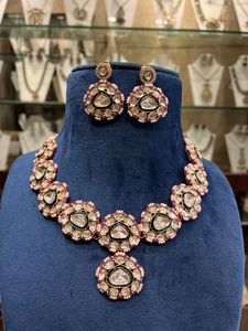 Hermoso collar Kundan de calidad superior chapado en oro con pendientes para mujer joyería de diseñador para colección de ropa de boda - Product Image 2
