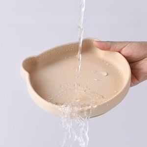 Assiette en silicone en forme d'ours avec ventouse antidérapante, sans BPA, pour l'alimentation et l'apprentissage des tout-petits - Product Image 4