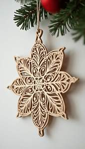 Ornement suspendu de Noël en bois fabriqué à la main pour les festivités d'hiver faites par des artisans qualifiés avec finition détaillée - Product Image 6