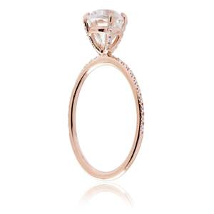 Anillo de Compromiso con Halo Oculto de Forma Ovalada para Mujer - Product Image 4