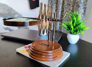 Décor de bureau de style antique Base en bois massif Loupe de bureau Reproduction vintage en laiton antique - Product Image 2