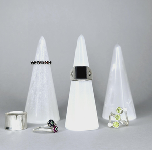 ขายส่งคริสตัลธรรมชาติ หินบำบัด เครื่องประดับ แท่นวางแหวนทรงหกเหลี่ยม แท่นวางเครื่องประดับคริสตัลเซเลไนต์ - Product Image 6