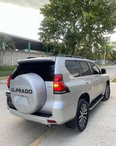 2022 para Toyota Land Cruiser Prado SUV Híbrido de Lujo, Motor Turbo Automático, Opciones de Interior Claro y Oscuro, Neumáticos R17/R18 - Product Image 4