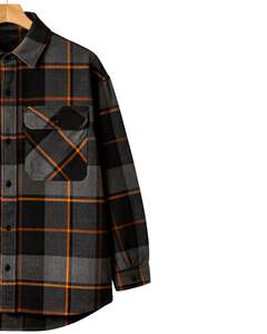 Camisa de Franela Personalizada para Hombre, Negra y Gris a Cuadros con Detalles Naranjas, Manga Larga, Cierre de Botones, Estilo Oversize, para Invierno - Product Image 2