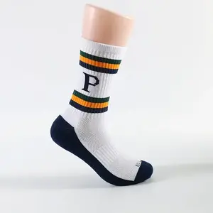 Personalizado Jacquard Crew Calcetines Logo Diseño de rayas Transpirable Secado rápido Algodón Material elástico Deportes Equipo diario Uso JUNZU al por mayor - Product Image 2
