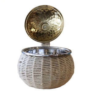 La cazuela redonda de estilo clásico más vendida con mango de ratán de metal dorado y tapa, calentador de alimentos de diseño minimalista - Product Image 5