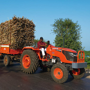 Tractor diésel inspirado en Kubota con transmisión 4WD de marco resistente y función de toma de fuerza para uso agrícola - Product Image 4