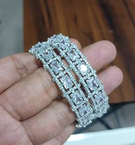 Brazaletes de diamantes americanos exclusivos de la India, mayorista chapado en oro, brazalete de CZ, joyería de imitación étnica india, venta al por mayor, nupcial - Product Image 1