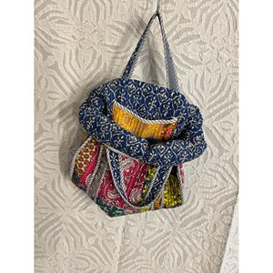 Bolso Tote Acolchado Hecho a Mano con Estampado Floral Multicolor, Ligero y para Uso Diario, Tipo de Cierre Abierto con Forro de Algodón - Product Image 1