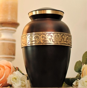Urne funéraire en laiton pour cendres humaines adultes avec finition brune et dorée, urne funéraire commémorative gravée pour la vente en gros - Product Image 4