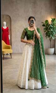 ชุดเลเฮนกาปักลายดีไซเนอร์ งานปักเต็มตัว พร้อมเสื้อปักและผ้าคลุมไหล่ - Product Image 1