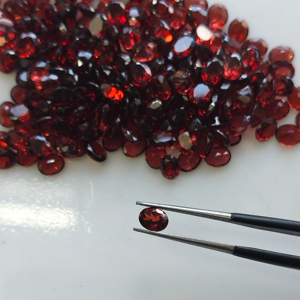 Granate Rojo Natural 5x4MM Corte Ovalado, Gema Suelta de la Mejor Calidad para la Fabricación de Joyas - Product Image 1