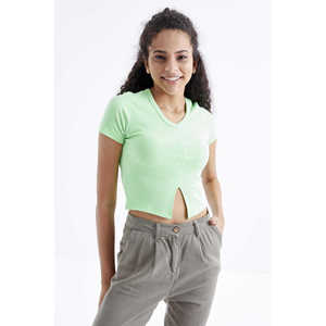 Tommylife - Camiseta Corta Básica con Cuello en V y Abertura Frontal para Mujer, Color Verde Pistacho - 97206 - NARANJA - Product Image 2
