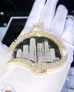 Pendentif de luxe en moissanite 25 carats, motif skyline urbain, style hip-hop, médaillon diamanté, en argent sterling plaqué or - Product Image 2