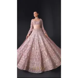 شبكة متميزة مزينة بخيوط تطريز جميلة وعمل تسلسل ثقيل من Lehenga