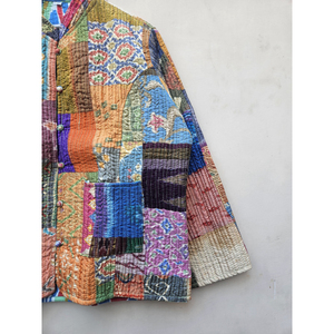 Veste d'hiver pour femmes indiennes vintage faite à la main, confortable, durable, écologique, réversible, patchwork en soie, multi-designs - Product Image 3