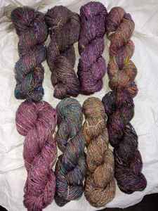 เส้นด้ายหลากสีสำหรับขายในแต่ละชิ้นขนาด100กรัมเส้นไหมหม่อนไหมย้อมสีแบบกำหนดเองเหมาะสำหรับการขายต่อด้วยเส้นด้ายและการจัดหาเส้นใย - Product Image 3