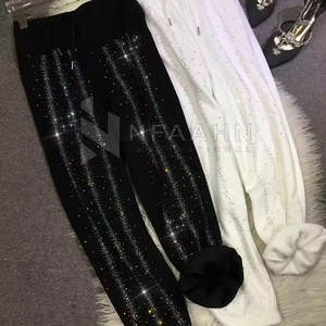 Pantalones informales de hombre de nuevo diseño con detalles elegantes y textura suave para una comodidad de día largo en stock - Product Image 1