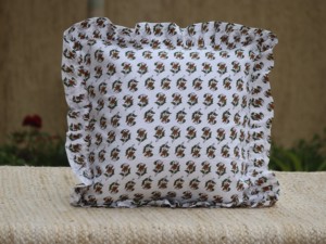 Housse de coussin en coton premium imprimé en bloc avec fermeture éclair et motifs floraux imprimés, taies d'oreiller imprimées, fermeture, fabriqué en Inde - Product Image 3
