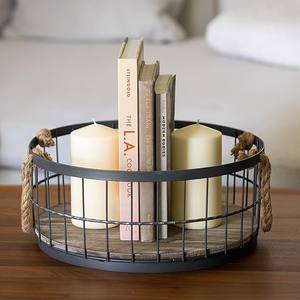 Panier de rangement en fil de fer artisanal avec poignée en corde naturelle, design durable et léger, idéal pour la décoration et l'organisation de la maison - Product Image 5