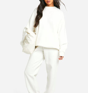 Venta al por mayor de Sudaderas con cuello redondo y logotipo personalizado para mujer, ropa de invierno con diseño bordado de rizo francés y ropa teñida - Product Image 3