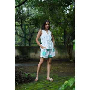 Chaleco de lana acuamarina con estampado artesanal para mujer, con cierre de cinturón, ideal para primavera e invierno. - Product Image 2