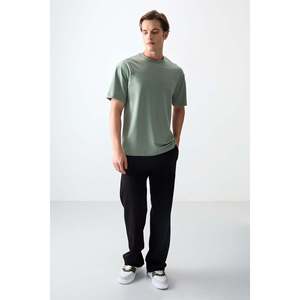 เสื้อยืดผู้ชายทรงโอเวอร์ไซส์ สีเขียวอ่อน เนื้อผ้าฝ้ายหนานุ่ม รุ่นเบสิค - 88378 - ลายกระบองเพชร - Product Image 5