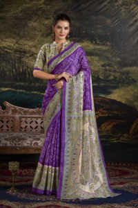 Saree en soie verte de qualité supérieure avec impression Madhubani Bandhej Fusion et chemisier Madhubani non cousu en gros exportation traditionnelle - Product Image 4