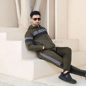 Ensemble de survêtement pour homme, couleur unie, finition lisse et coutures solides, survêtement moderne pour homme - Product Image 2