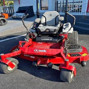 Compre cortadoras de césped comerciales Exmark hoy para una entrega rápida y un rendimiento de calidad superior, perfecto para el cuidado profesional del césped. - Product Image 1