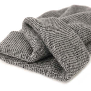 Bonnet en acrylique brodé le plus vendu, doublure en satin personnalisée, bonnet d'hiver tricoté avec logo jacquard, bonnet pour homme en vente - Product Image 6