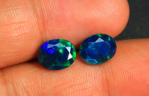 Pierre précieuse d'opale noire éthiopienne unique de forme ovale arc-en-ciel brillant pierre d'opale noire éthiopienne Flashy idéale pour la fabrication de bijoux - Product Image 4