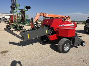 Presse à balles carrées compacte Massey Ferguson 1840 de haute qualité pour ensilage et foin, idéale pour l'agriculture. - Product Image 4