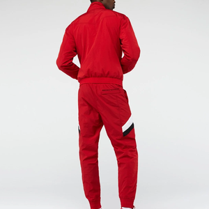 Vente en gros Survêtement léger en nylon unisexe Ensemble pantalon de jogging avec fermeture éclair et bloc de couleur rouge Ensemble coupe-vent imprimé pour hommes - Product Image 5