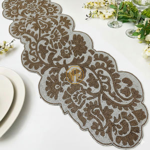 Camino de mesa Noor con bordado floral-Diseño moderno negro y dorado para acento de mesa de comedor y decoración de habitación - Product Image 2
