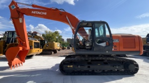 Excavadora de cadenas mediana Hitachi ZX210-3G usada original de Japón con sistema hidráulico HIOS avanzado - Product Image 2