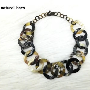 Collar de Lujo Hecho a Mano con Cuerno de Búfalo, Joyería Natural y Sostenible para Mujer, Alta Calidad - Product Image 1