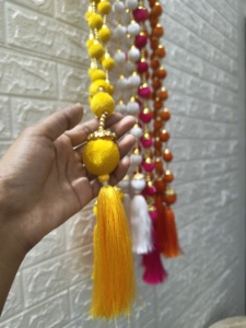 Guirlandes colorées de gland de boule de velours pour la toile de fond de Mehndi Haldi, décor de mariage musulman indien, tenture murale de fête et rideau d'événement - Product Image 4