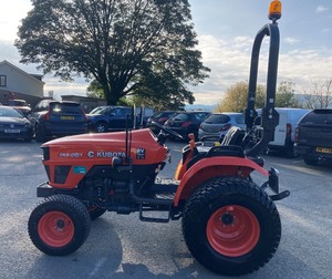 Tractor Usado/Nuevo EK1-261 de 25Hp con Tracción en las Cuatro Ruedas a Precio Económico |   Tractores Listos para Exportación - Product Image 4