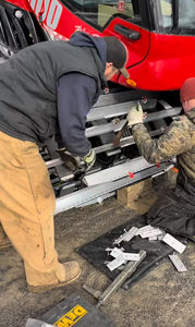 Machine à neige à chenilles de gros pour l'industrie, avec moteur et transmission, haute performance de compression de la neige - Product Image 5