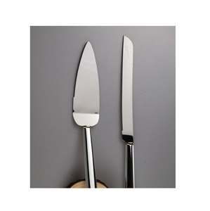 Juego de cuchillos de pastel de metal de acero inoxidable duradero con Mango antideslizante que garantiza un uso seguro durante celebraciones y eventos - Product Image 1