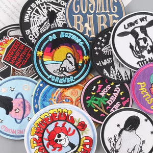 Écusson de broderie thermocollant avec logo personnalisé en gros Écussons de serviette en chenille pour vêtements et sacs Décoration en dentelle en forme d'alphabet en tissu - Product Image 3