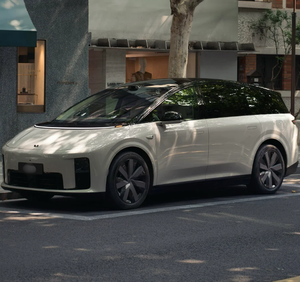 รถยนต์ไฟฟ้ามือสอง ระยะทางวิ่ง 585 กม. แบตเตอรี่ขนาดใหญ่ 97.8 กิโลวัตต์ชั่วโมง ขับขี่นุ่มนวล เงียบสงบ ภายในกว้างขวาง ทันสมัย นำเข้าจากญี่ปุ่น - Product Image 2