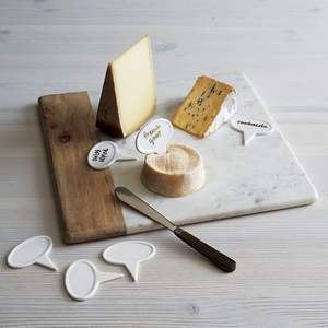 Élégant plateau à fromages en marbre fini à la main pour les dîners de douches nuptiales ou la présentation des aliments - Product Image 5