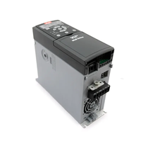 Variateur de fréquence triphasé Danfoss FC-302P1K5T5E20H2BGXXXXSXXXXAXBXCXXXXDX avec contrôle vectoriel pour moteurs 1,5 kW 380 V