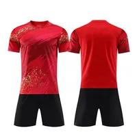Seragam Sepak Bola Merah Hitam yang Dapat Disesuaikan, Jersey, Celana Pendek, Kit Anti-Bakteri, Cepat Kering, Pilihan Ukuran Besar - Cetak Digital Berkualitas Tinggi