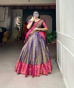 Ensemble Lehenga Choli rose élégant pour les fêtes, broderie, saison des mariages, grâce, charme féminin, captivant la romance - Product Image 3