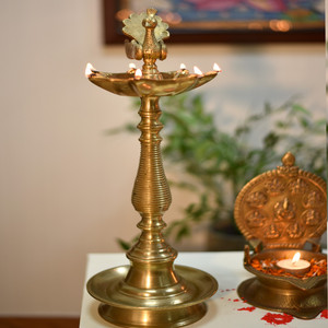 โคมไฟน้ำมันทำจากทองเหลืองโบราณรูปเทพธิดาลักษมี,โคมไฟตกแต่งน้ำมัน Deepak Diya Diwali สำหรับตกแต่งบ้าน SNP-1340 - Product Image 4